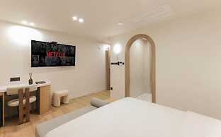 H-AVENUE HOTEL HAEUNDAE