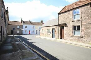 1 Bed Cottage - Plus Sofa Bed - Sleeps 4 - Pets