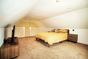 1 Bed Cottage - Plus Sofa Bed - Sleeps 4 - Pets