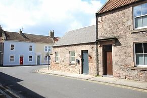 1 Bed Cottage - Plus Sofa Bed - Sleeps 4 - Pets