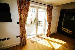 1 Bed Cottage - Plus Sofa Bed - Sleeps 4 - Pets