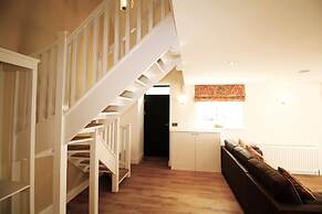 1 Bed Cottage - Plus Sofa Bed - Sleeps 4 - Pets