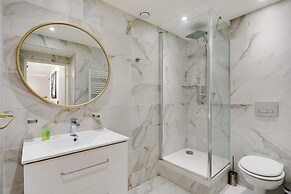 Intimate Flat w/ A/C & Jacuzzi - 2br/6p Montmartre