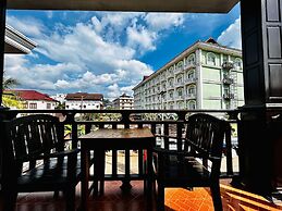 Domon Riverside Hotel