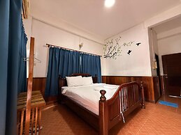 Domon Riverside Hotel