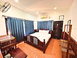 Domon Riverside Hotel