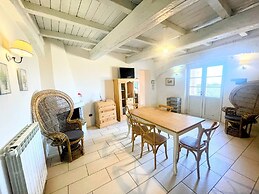 Spoleto Poolside - Sleeps 24