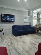Downtown Apartment With Private Yard YR1