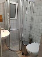 Downtown Apartment With Private Yard YR1