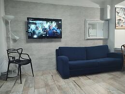 Downtown Apartment With Private Yard YR1