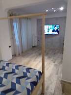 Downtown Apartment With Private Yard YR1