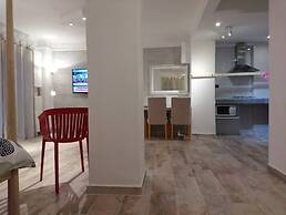 Downtown Apartment With Private Yard YR1