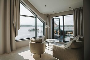 Season Hotel