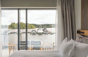 Season Hotel