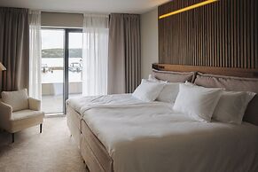 Season Hotel