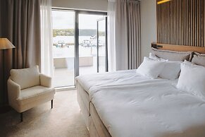 Season Hotel