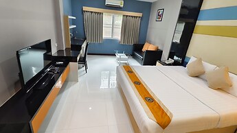 Eastpana 304(R1) Executive Residence