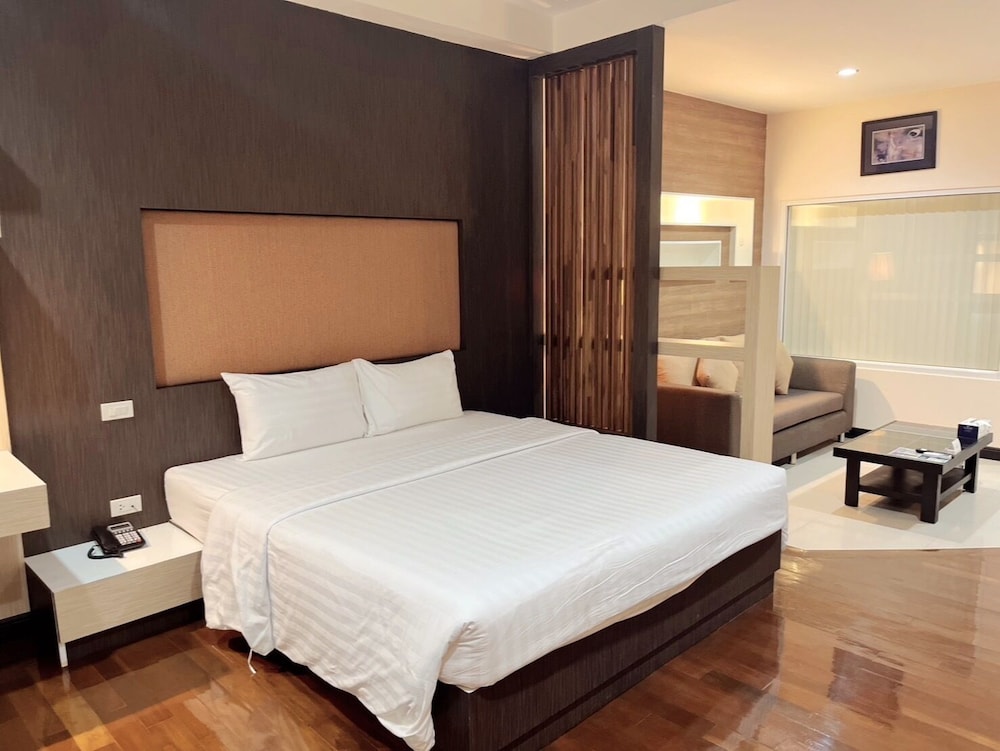 Eastpana 304(R1) Executive Residence