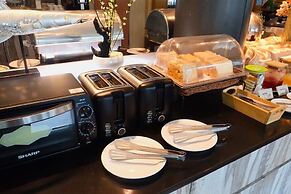 Eastpana 304(R1) Executive Residence