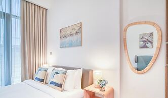 Spacious Azizi Riviera Studio