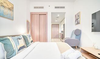 Spacious Azizi Riviera Studio