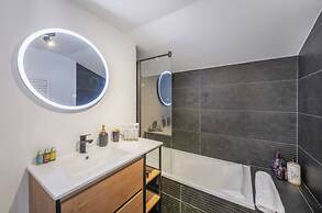4 Bedroom Duplex With Large Balcony and Parking