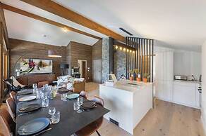 4 Bedroom Duplex With Large Balcony and Parking