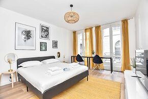 Superb Apartment for 6 People in Paris