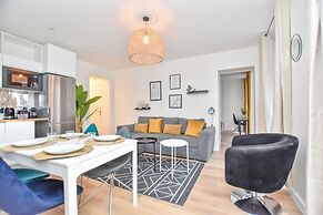 Superb Apartment for 6 People in Paris