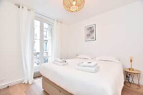 Superb Apartment for 6 People in Paris