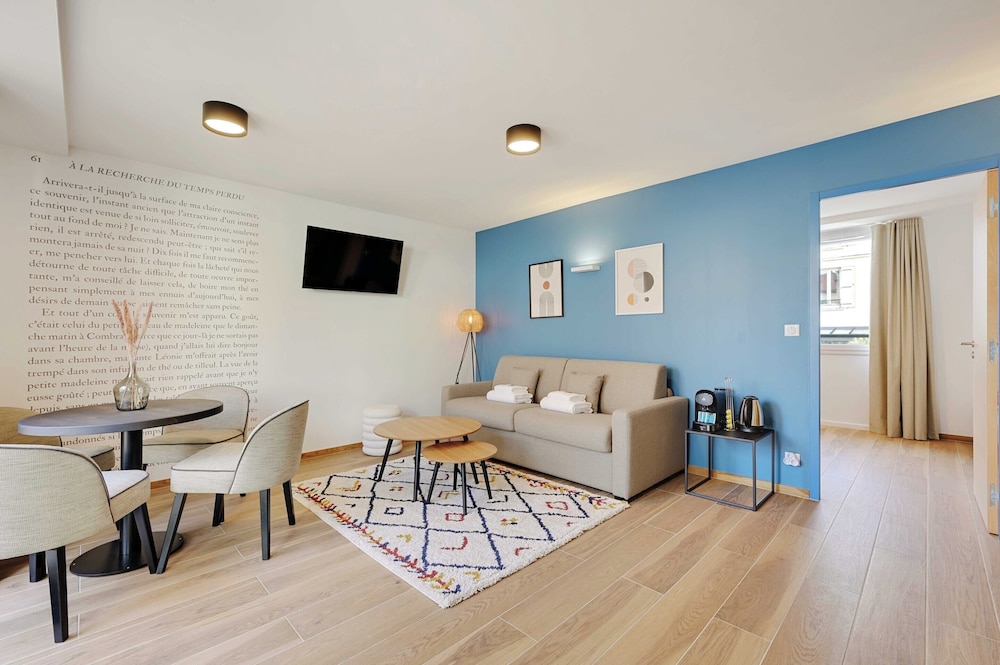 Elegant Apartment With Rooftop - 1br/4p - Vanves