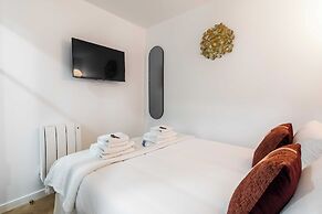 Chic, Comfortable Flat Near rue Montmartre