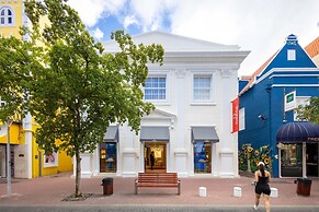 Chic Broadway Apartment in Central Willemstad