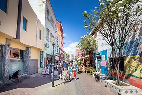 Modern Elegant Broadway Vibes in Willemstad
