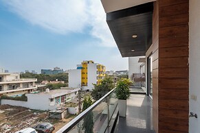 Saavi Hotel Sector- 46