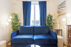 Chic and Refined Apartment