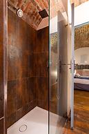 Bright Triplex - 4br/10p - Moulin Rouge
