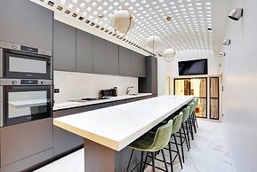 Stunning Apartment - 4br/8p - Mail