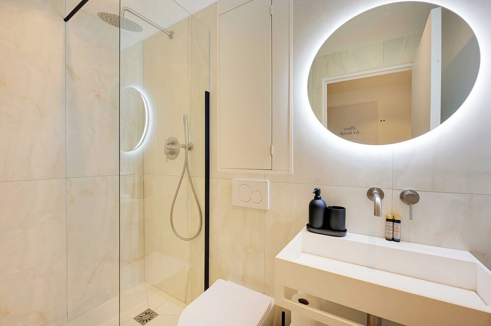 Elegant Apartment With 2 Rooms