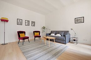 Authentic Apartment - 2br/4p - Monnaie