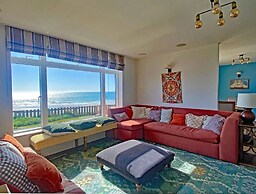 Private Cliff top Retreat by Perranuthnoe Beach