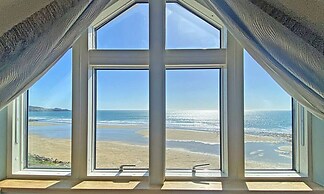 Private Cliff top Retreat by Perranuthnoe Beach