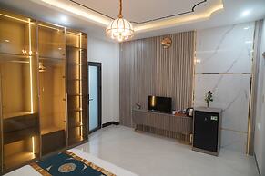 Queen Luxury Hotel
