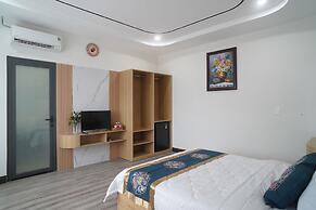 Queen Luxury Hotel