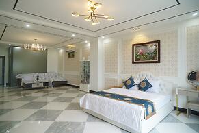 Queen Luxury Hotel