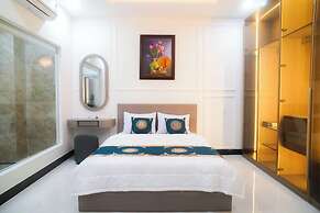 Queen Luxury Hotel