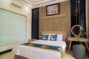 Queen Luxury Hotel