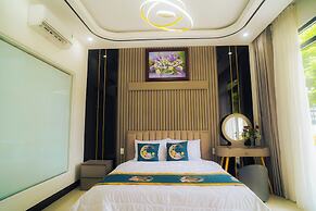 Queen Luxury Hotel