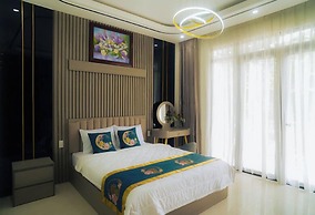 Queen Luxury Hotel
