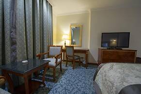 Quiet Shatea Jeddah Hotel
